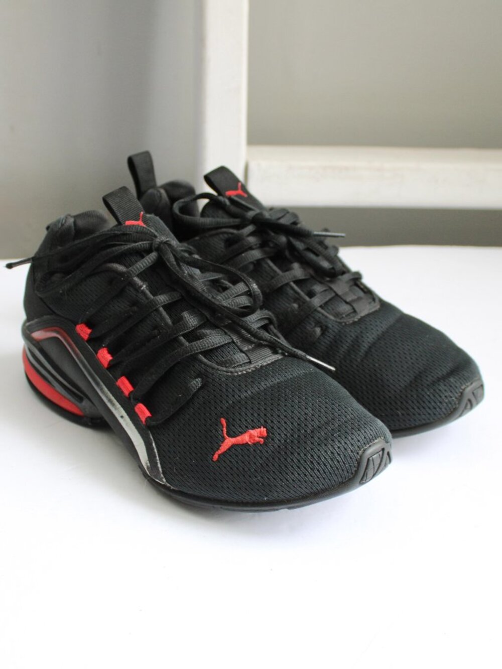PUMA Axelion Mesh Fade Lace Up Sneakers Shoes Black Red Size 7